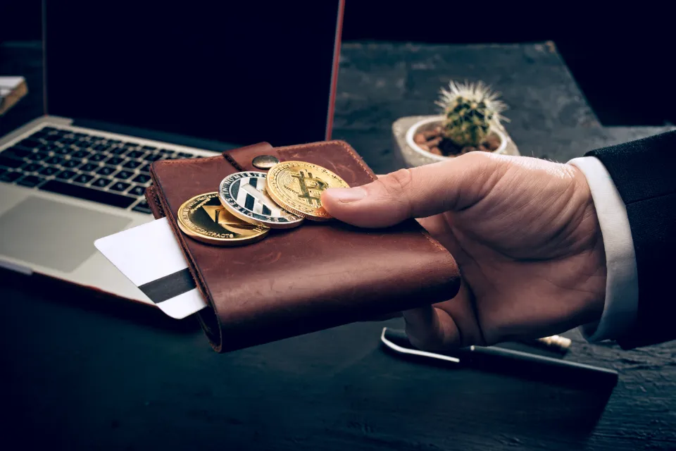 Por qué proliferan las estafas con criptomonedas en 2025